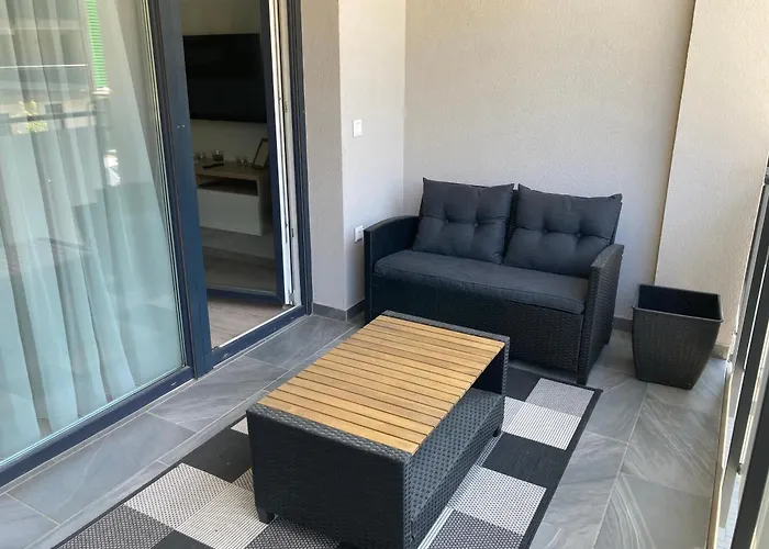 Gold & Green Apartment